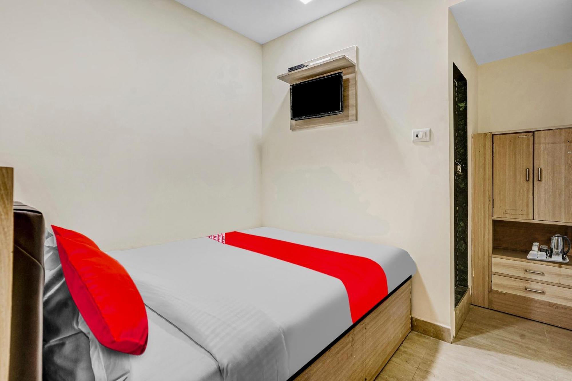 Hotel O Relax Palace Мумбаи Экстерьер фото